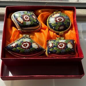 🟨New 4 Porcelain Trinket Boxes, Green, Blue, Red, White & Orange Floral Design